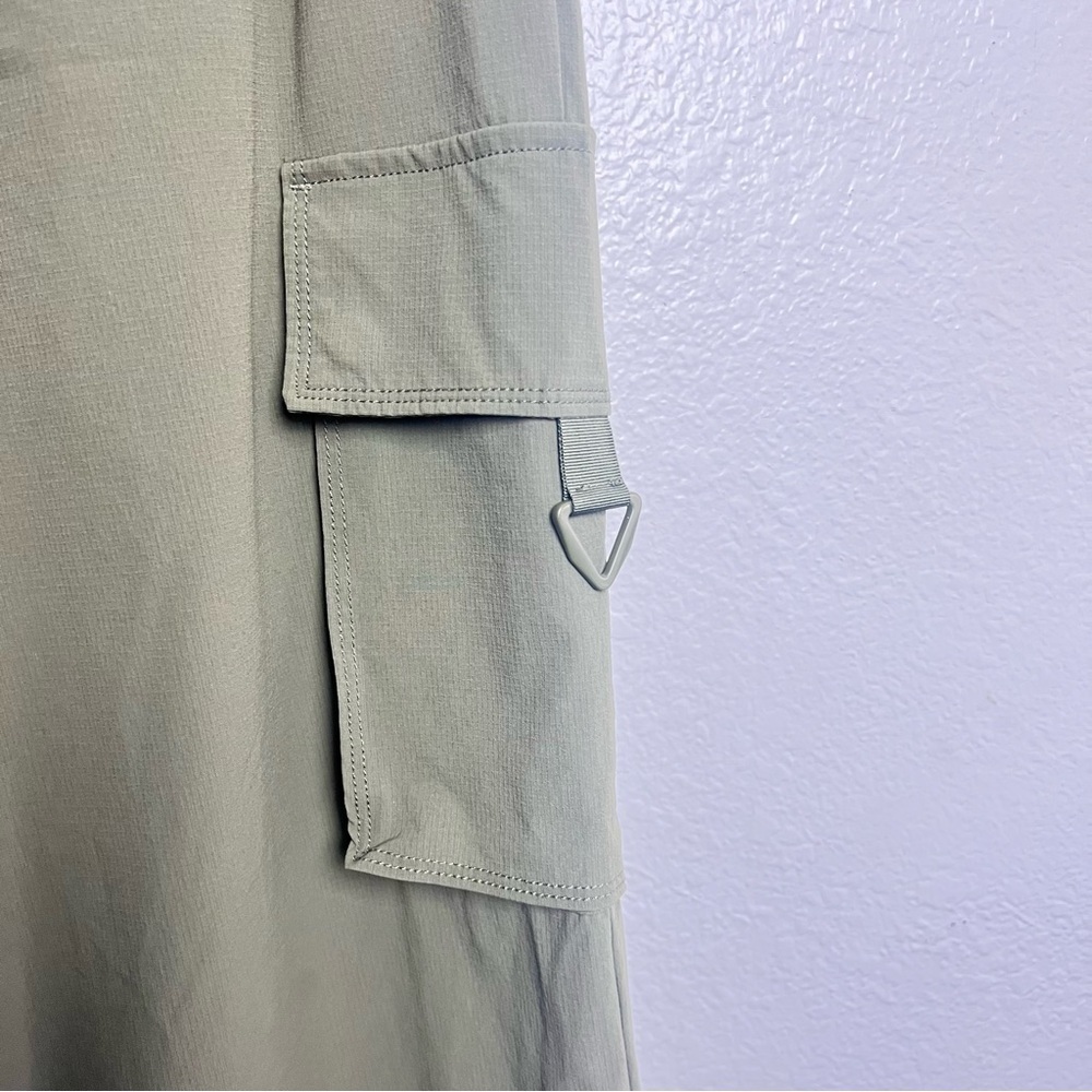 Fabletics Heights Cargo Pant Utility Green Size S NWT - Picture 10 of 16